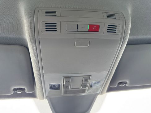 Used 2024 Volkswagen Tiguan SE image 21