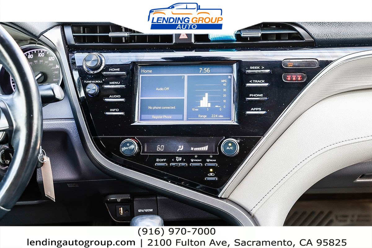 Used 2018 Toyota Camry SE w/ Accessory Appearance Package FWD image 11