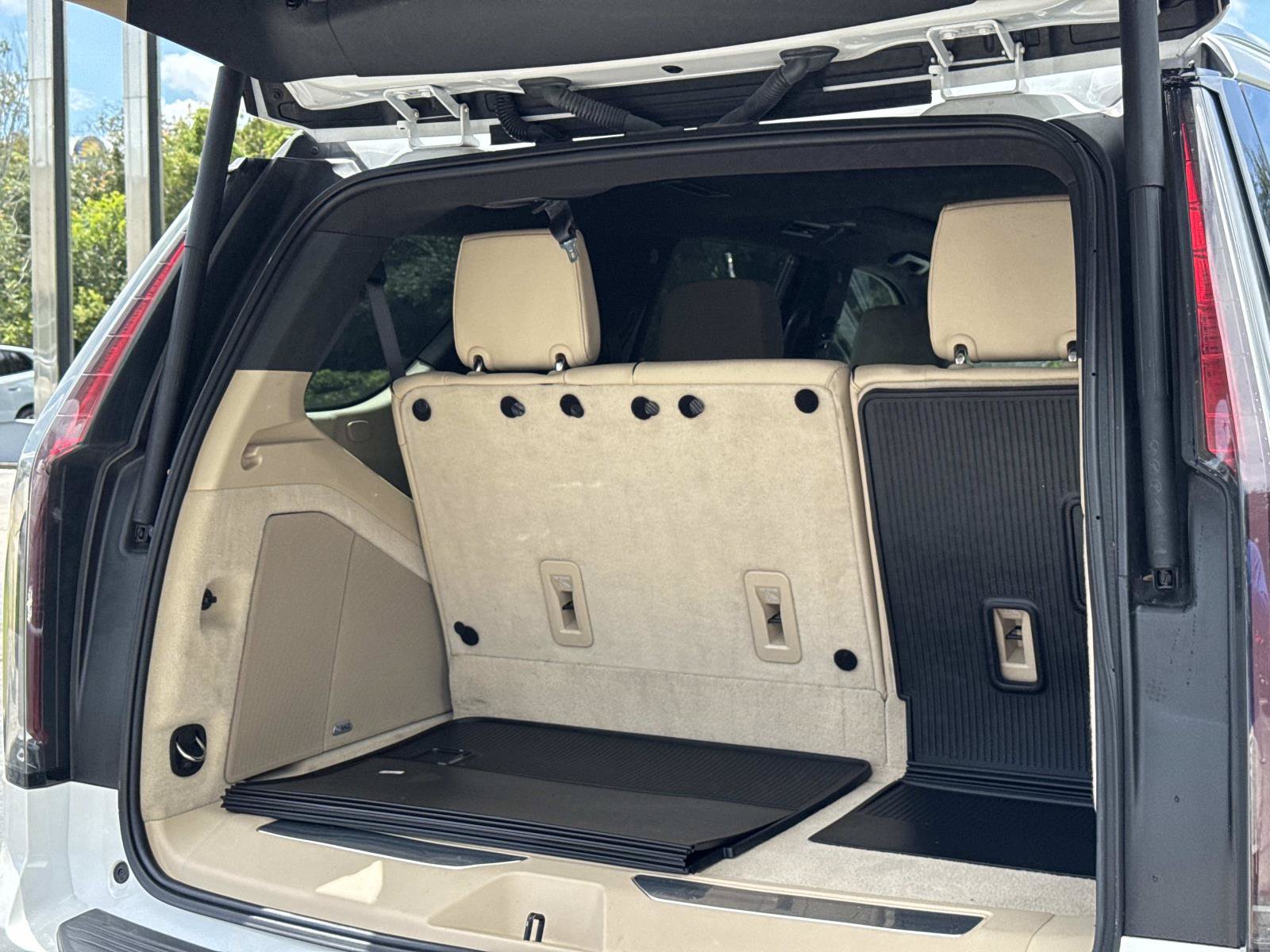 Certified 2024 Cadillac Escalade Premium Luxury AWD/4WD image 29