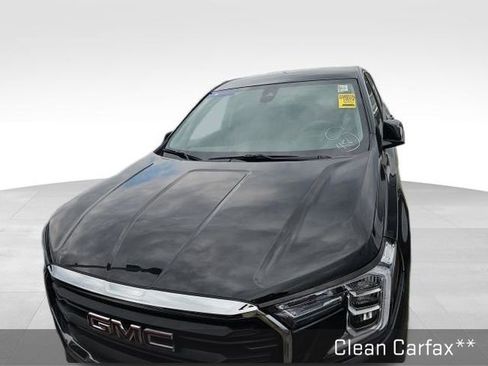 Used 2024 GMC Terrain SLE image 2