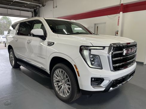 New 2026 GMC Yukon XL Elevation image 3