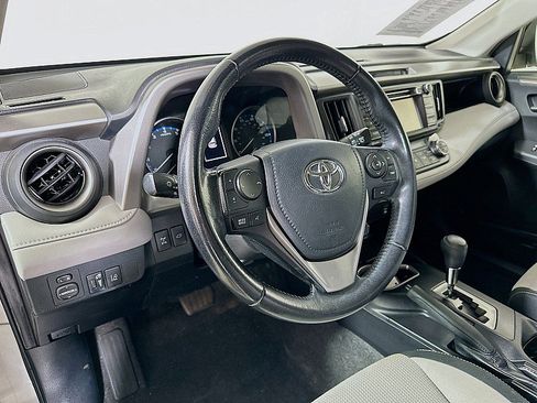 Used 2018 Toyota RAV4 XLE AWD/4WD image 9