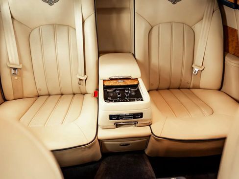 Used 2011 Bentley Mulsanne RWD image 20
