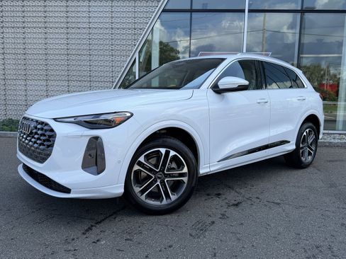 Certified 2025 Audi Q5 Premium w/ Convenience Package AWD/4WD image 1