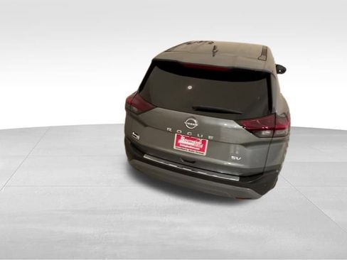 Used 2023 Nissan Rogue SV image 4