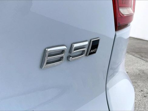 Certified 2024 Volvo XC40 B5 Core w/ Protection Package Premier AWD/4WD image 39
