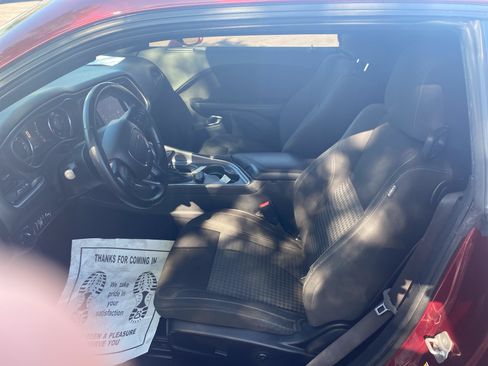 Used 2019 Dodge Challenger SXT RWD image 9