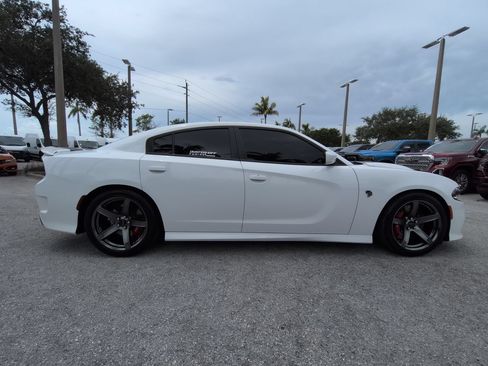 Used 2018 Dodge Charger SRT Hellcat w/ Harman/Kardon Audio Group RWD image 4
