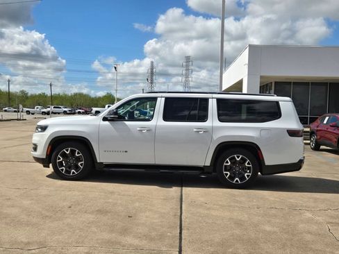 Used 2024 Jeep Wagoneer L Series III w/ Flexible Seating Group image 8