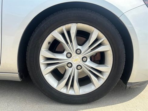 Used 2015 Chevrolet Impala LT w/ Power and Light Package FWD image 9