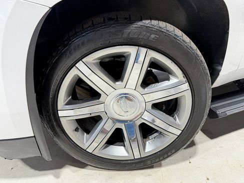 Used 2016 Cadillac Escalade ESV Premium image 2