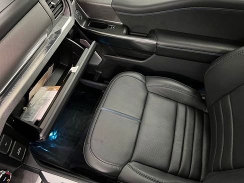 Used 2025 Ford F450 Platinum w/ FX4 Off-Road Package image 36