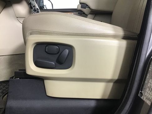 Used 2015 Land Rover LR4 HSE AWD/4WD image 32