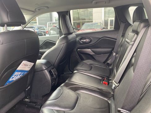 Certified 2019 Jeep Cherokee Limited w/ Luxury Group image 16