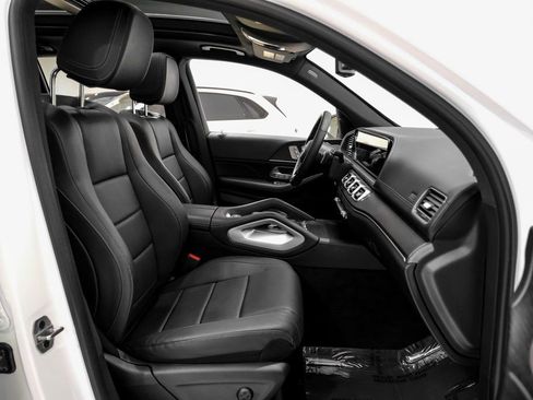 Used 2024 Mercedes-Benz GLS 450 4MATIC image 30