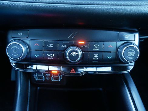 Used 2022 Dodge Durango SXT image 23