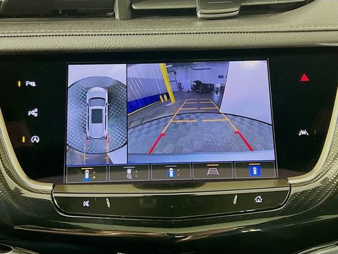 Used 2023 Cadillac XT6 Sport w/ Technology Package AWD/4WD image 14