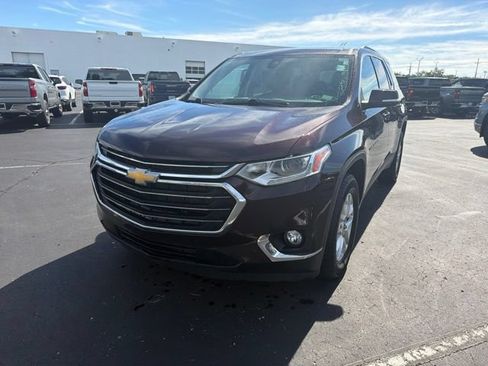 Used 2021 Chevrolet Traverse LT FWD image 2