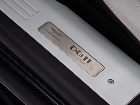 Used 2023 Aston Martin DB11 Volante RWD image 21