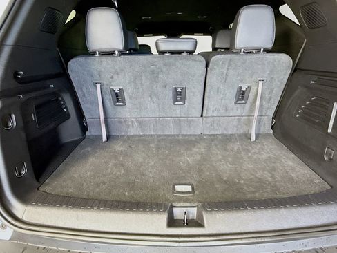 Used 2025 Chevrolet Traverse LT image 26