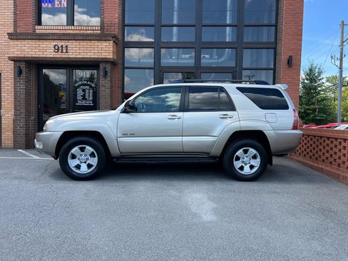 Used 2003 Toyota 4Runner SR5 AWD/4WD image 4