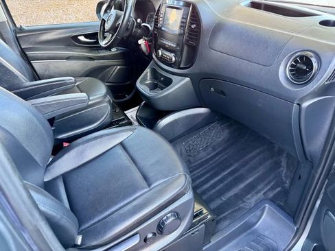 Used 2022 Mercedes-Benz Metris Passenger image 13