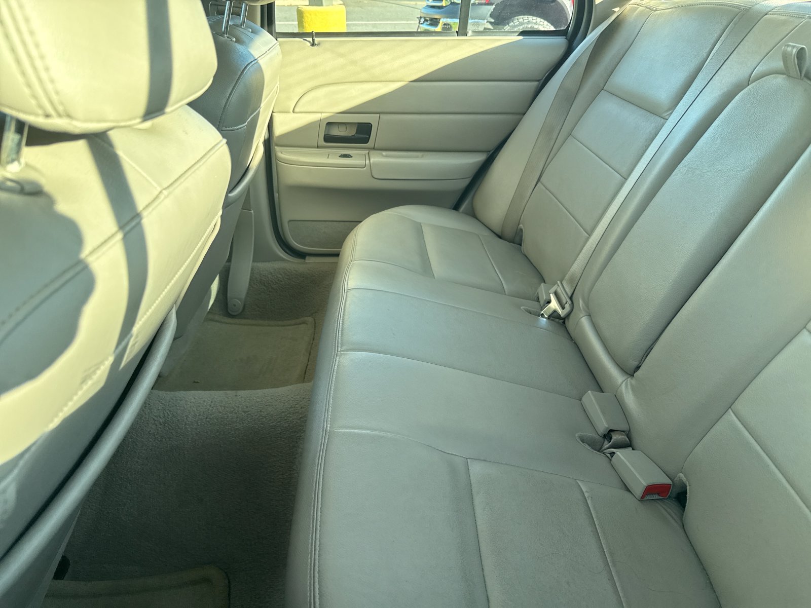 Used 2008 Ford Crown Victoria LX RWD image 2