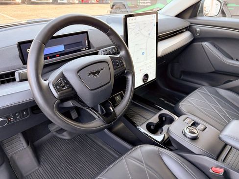 Used 2022 Ford Mustang Mach-E Select image 19