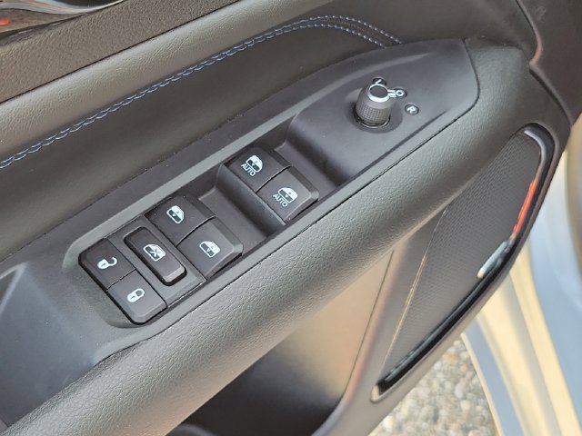 Certified 2025 Jeep Compass Limited w/ High Altitude Package AWD/4WD image 17