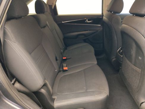 Used 2020 Kia Sorento AWD V6 image 19