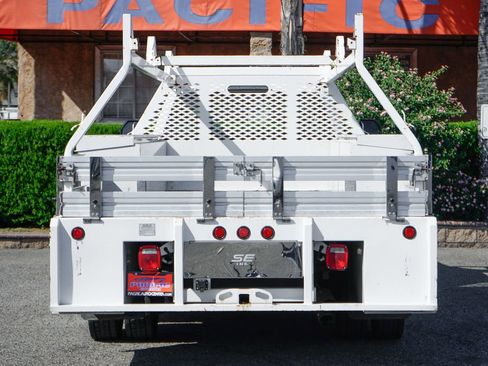 Used 2017 Ford F550 2WD Regular Cab Super Duty image 7