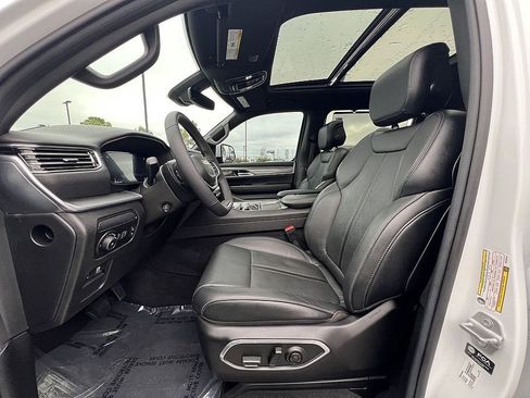 Used 2022 Jeep Wagoneer Series III image 24