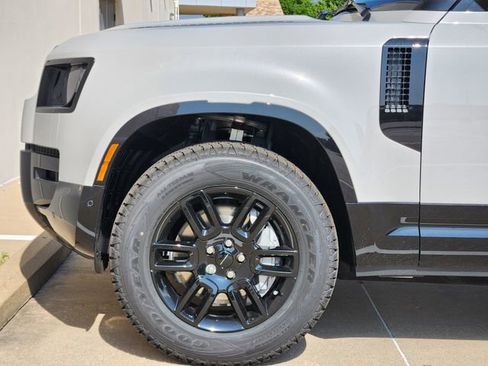 New 2026 Land Rover Defender 110 X-Dynamic SE AWD/4WD image 6