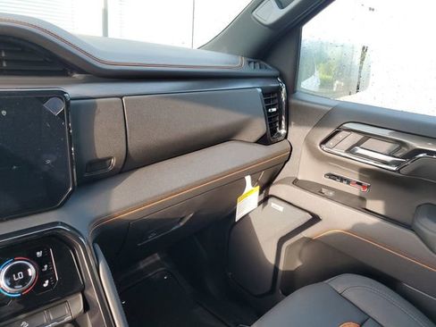 Used 2025 GMC Sierra 1500 AT4 w/ AT4 Premium Package AWD/4WD image 26