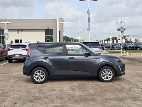 Used 2025 Kia Soul LX w/ LX Technology Package FWD image 4