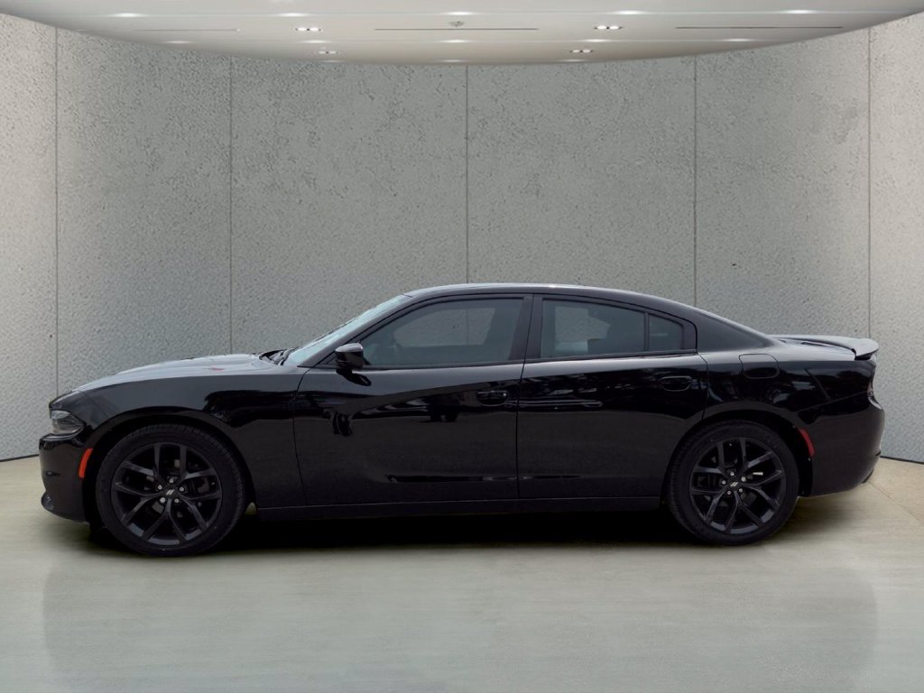 Used 2020 Dodge Charger SXT w/ Blacktop Package RWD image 10