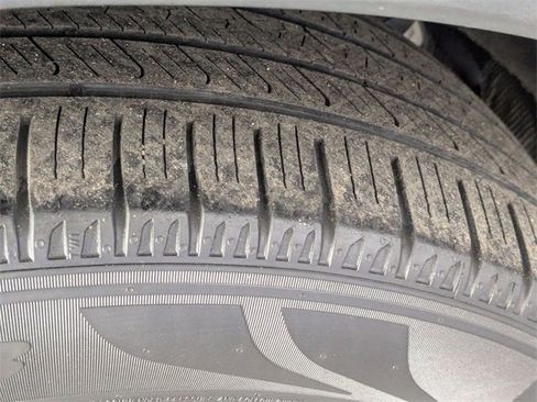 Used 2021 Ford Explorer XLT w/ Equipment Group 202A image 9