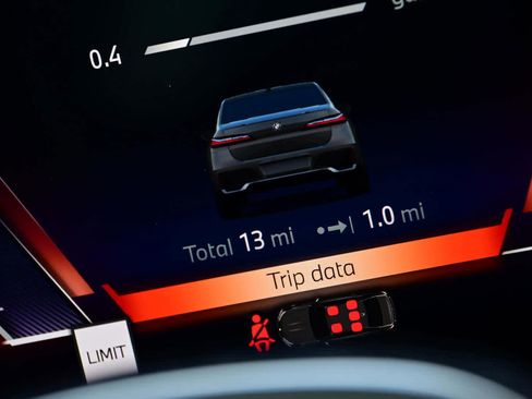 Used 2025 BMW 740i image 23