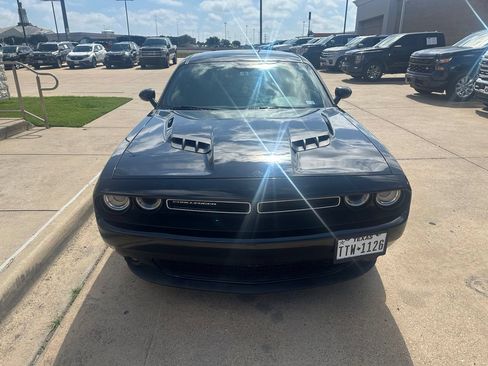 Used 2016 Dodge Challenger SXT Plus RWD image 2