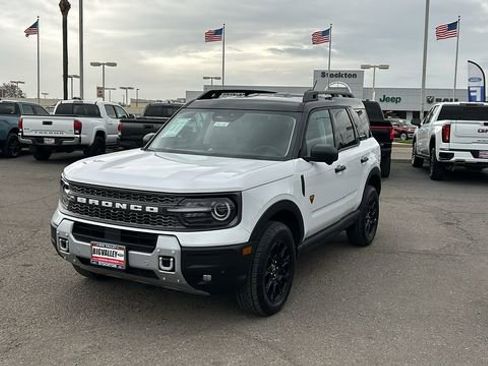 Used 2025 Ford Bronco Sport Badlands image 8