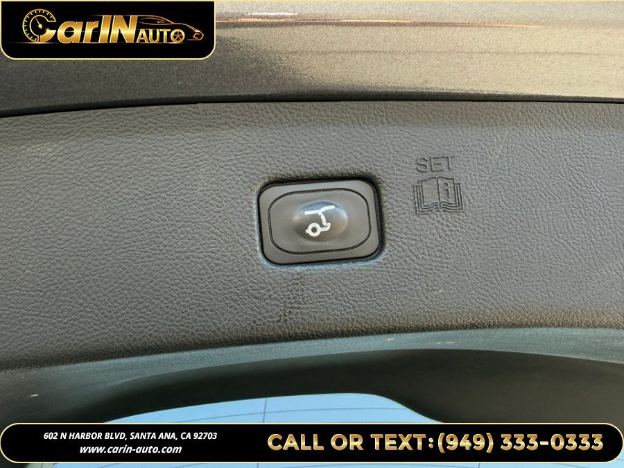 Used 2020 Ford Edge Titanium FWD image 34