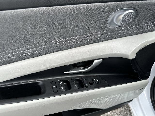 Used 2024 Hyundai Elantra Limited FWD image 24