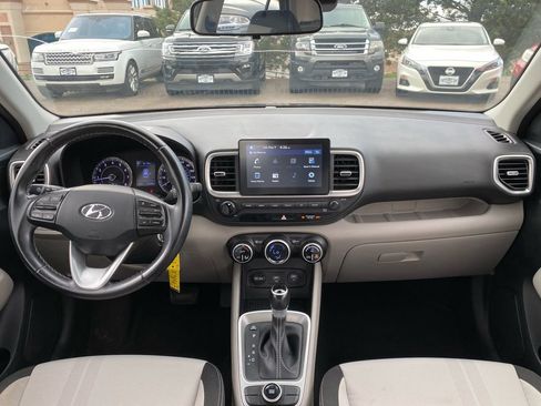Used 2021 Hyundai Venue SEL FWD image 16