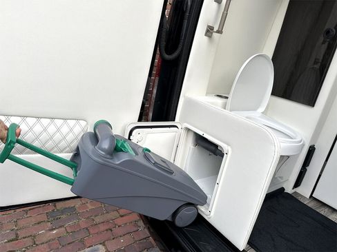 Used 2024 Mercedes-Benz Sprinter 3500 image 31