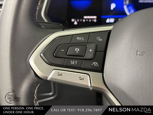 Used 2022 Volkswagen Tiguan SE w/ Panoramic Sunroof Package FWD image 26