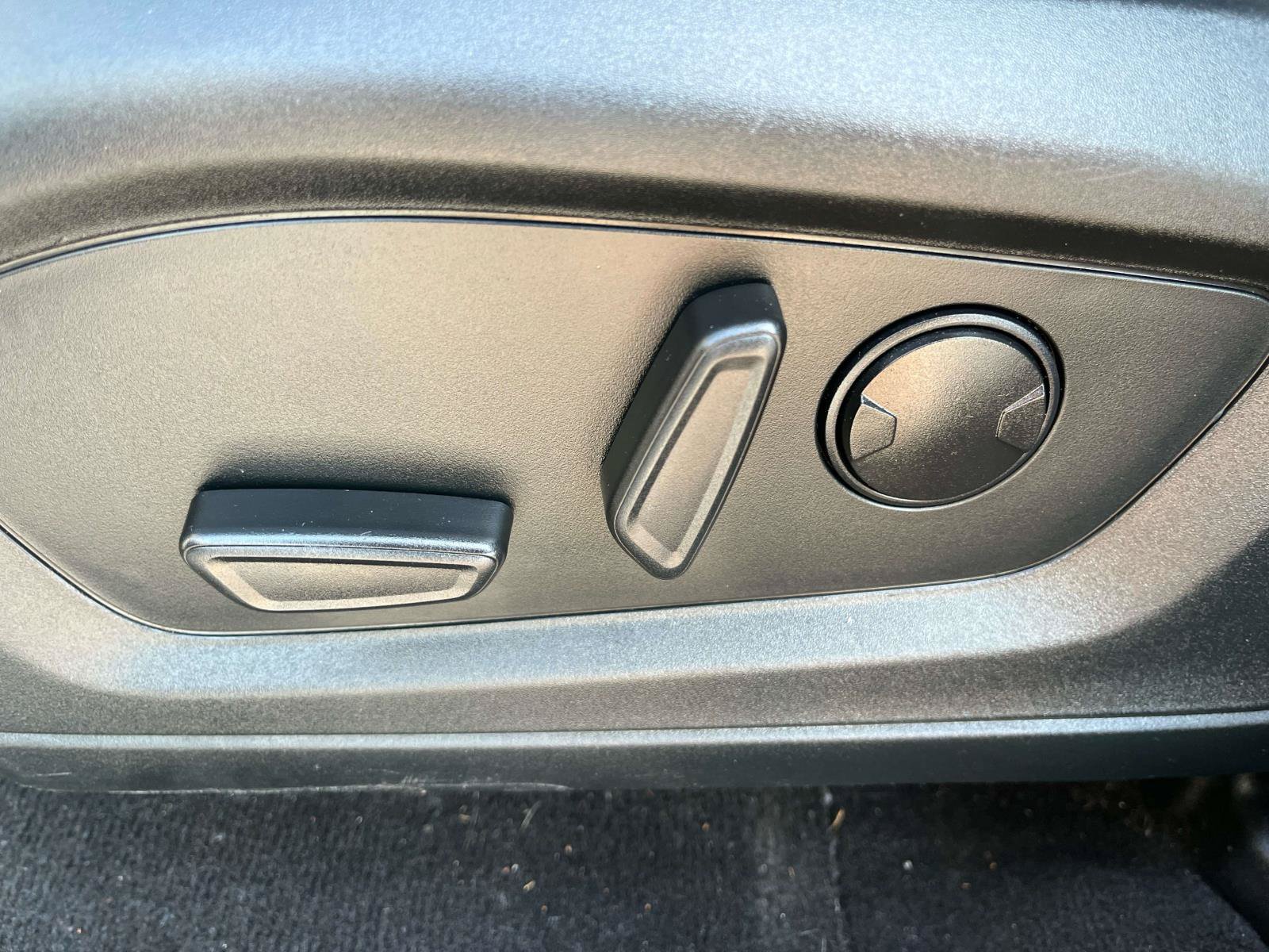 Used 2021 Ford Explorer XLT RWD image 32