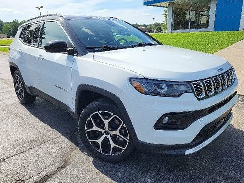 Used 2025 Jeep Compass Limited AWD/4WD image 2