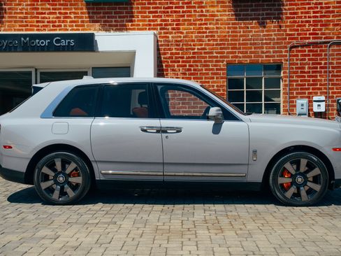 Certified 2023 Rolls-Royce Cullinan AWD/4WD image 36