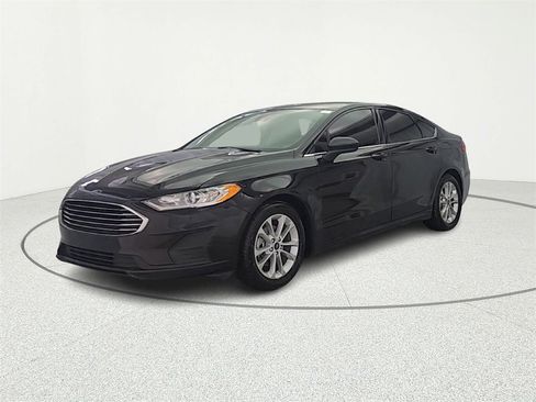 Used 2019 Ford Fusion SE image 3