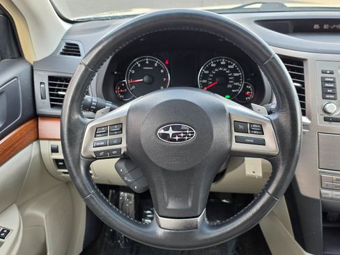 Used 2014 Subaru Outback 2.5i Limited w/ Moonroof Package AWD/4WD image 18